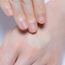 1号仓-高丝Urumina+ 提亮肤色 素颜美肌 控油素颜乳液 黄色调 35g 吸附多余油脂 修饰毛孔 改善肤色不均 轻盈滋养