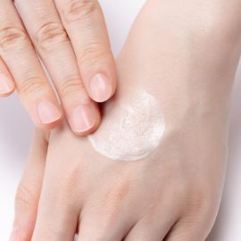 1号仓-高丝CoenRich 保湿美肌亮肤 Q10美白护手霜 80g KOSE KOSE 淡化细纹 均匀肤色 轻柔遮盖色斑