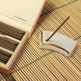 1号仓-日本香堂 短香木礼盒系列 珍稀之选 多重香料 温和不刺鼻 伽罗 沉香线香礼盒  附陶瓷香插 NipponKodo 沉静舒缓 桐木收纳礼盒设计